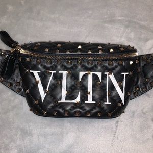 Valentino Garavani Rockstud Spike VLTN belt bag